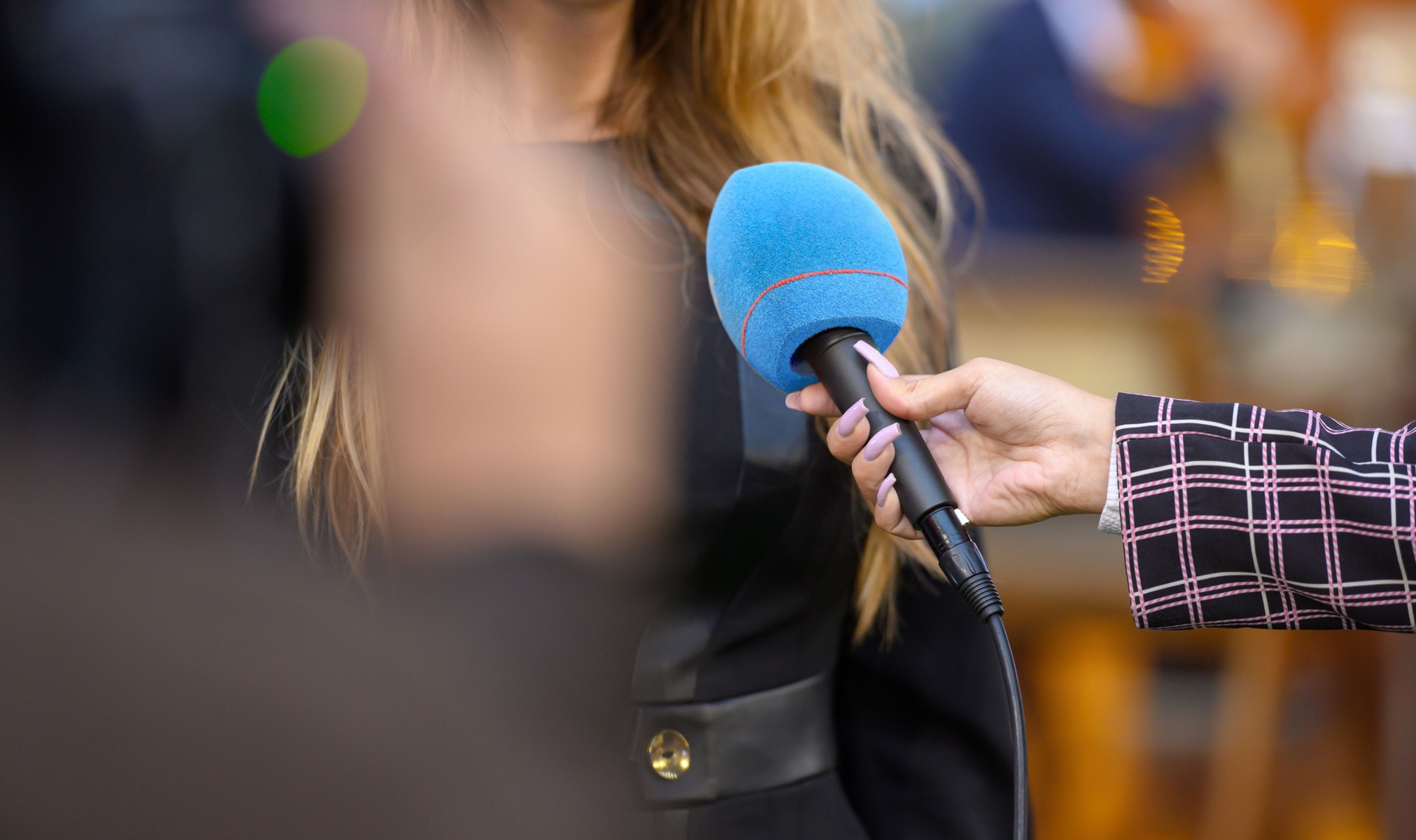 Journalist interviewing a female celebrity